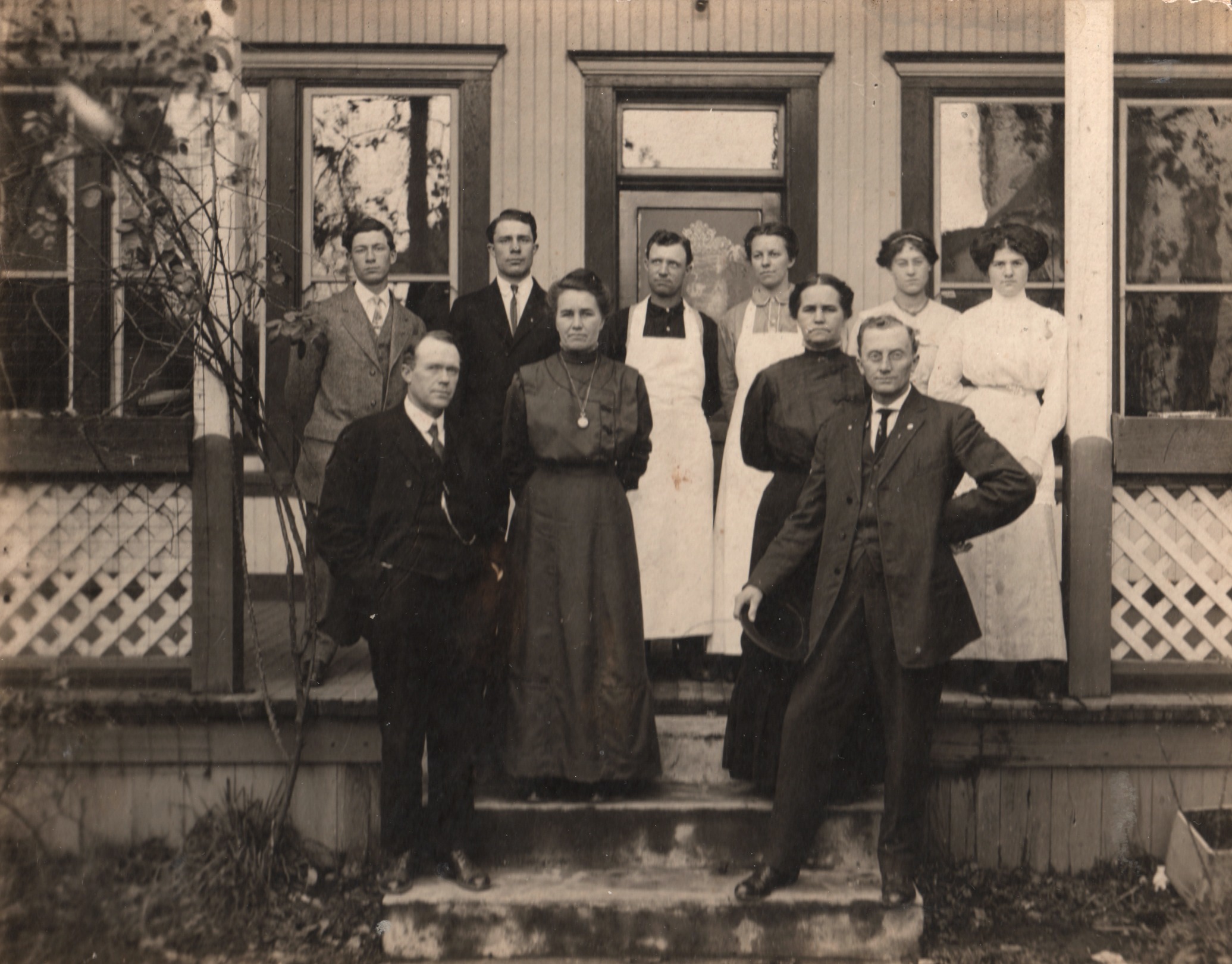 Poland and Pattersons in front of Washington Hotel in 1914